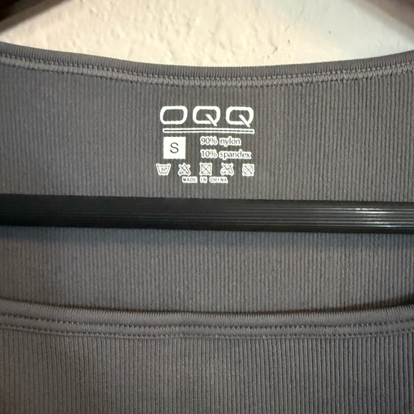 OQQ Gray Ruffled Flutter Sleeve Ribbed Bodysuit - Picture 4 of 7